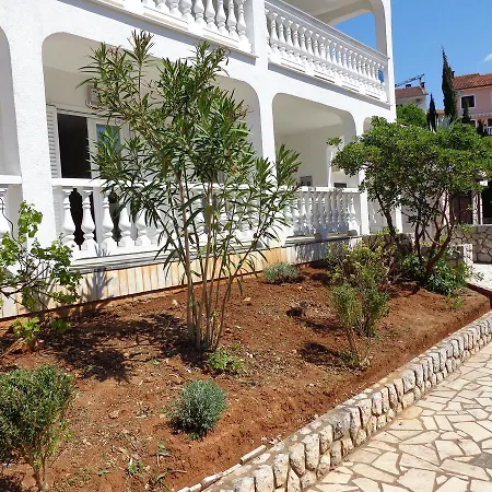 Sundecker Apartment